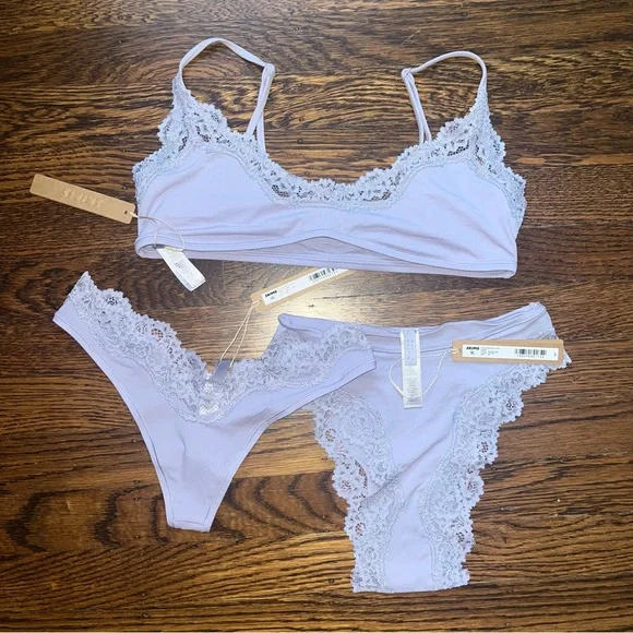 NWT SKIMS FITS EVERYBODY LACE SCOOP BRALETTE & PANTIES | JUPITER - Picture 1 of 4